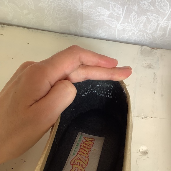 Vintage Wimzees Metallic Gold Flats - Picture 6 of 9